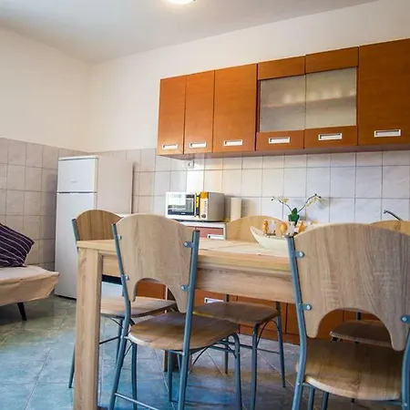 Apartment Ante